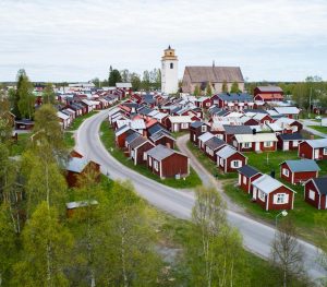 Flygfoto över Gammelstad Kyrkstad i Luleå